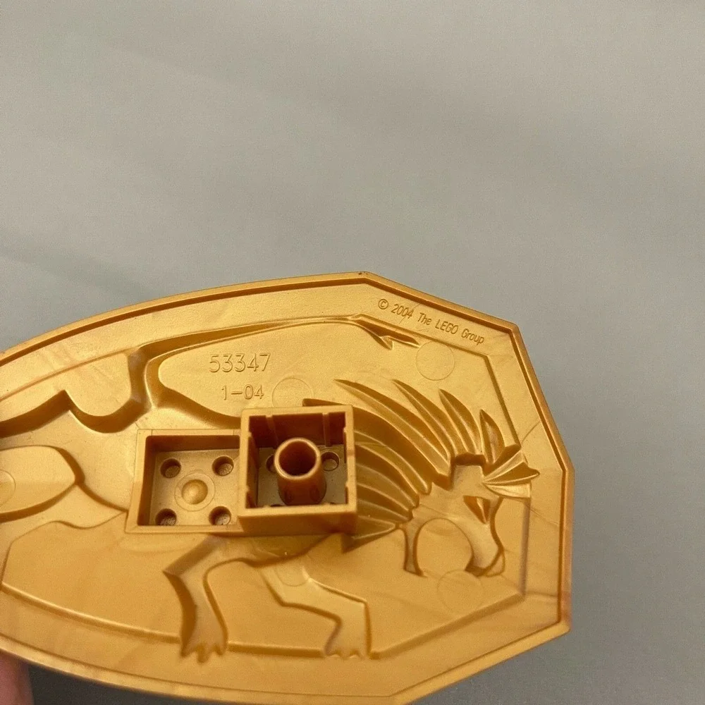 2004 Lego Lion Shield Blue Gold Yellow 53347 4 1/4